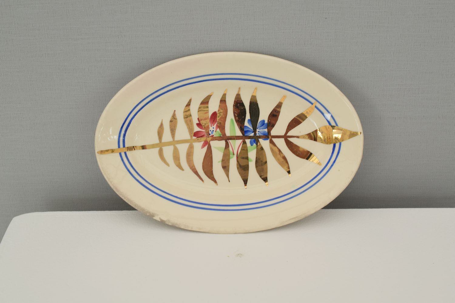 Coupelle fleurie et feuillage doré